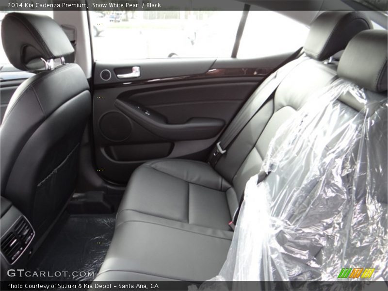 Snow White Pearl / Black 2014 Kia Cadenza Premium