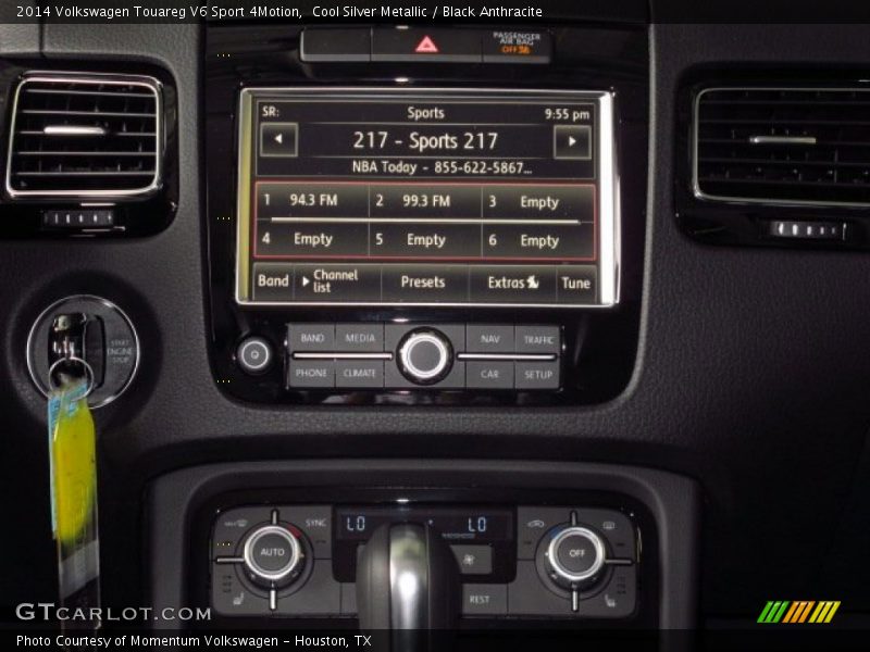 Controls of 2014 Touareg V6 Sport 4Motion