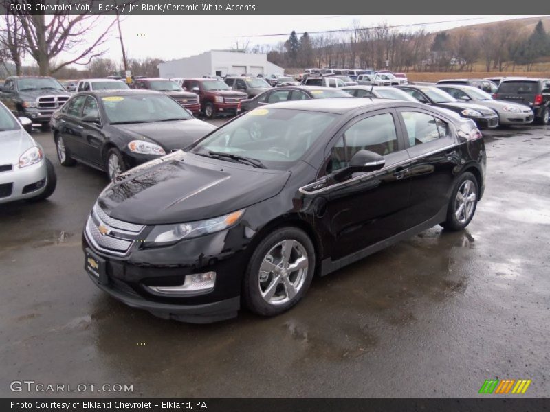 Front 3/4 View of 2013 Volt 