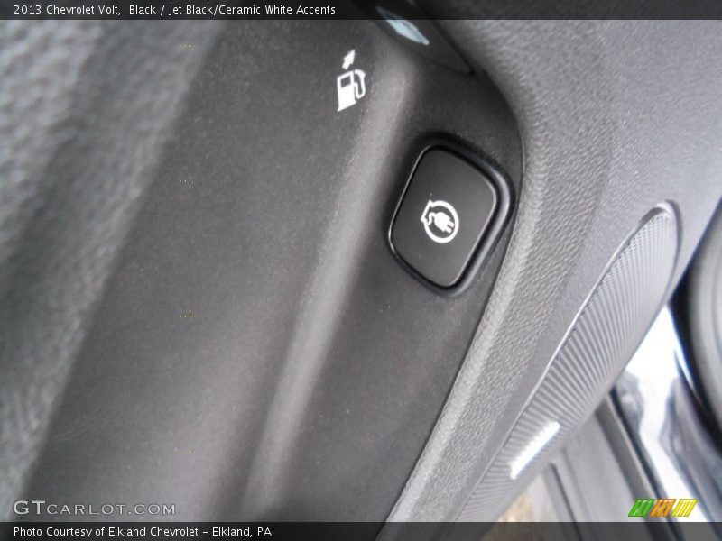 Black / Jet Black/Ceramic White Accents 2013 Chevrolet Volt