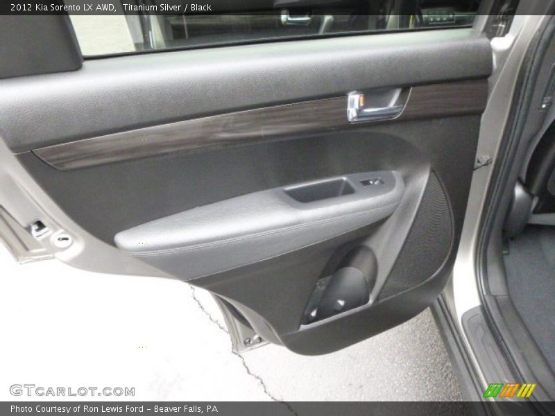 Titanium Silver / Black 2012 Kia Sorento LX AWD