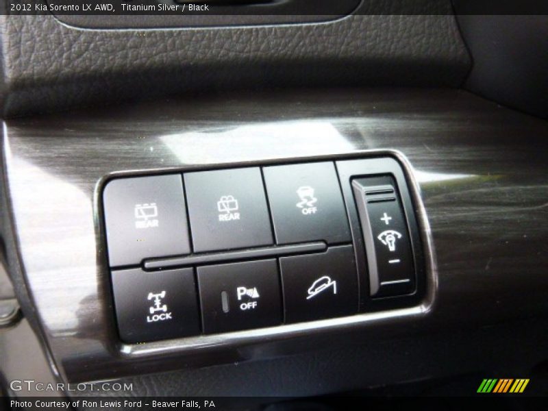 Titanium Silver / Black 2012 Kia Sorento LX AWD