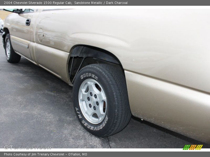 Sandstone Metallic / Dark Charcoal 2004 Chevrolet Silverado 1500 Regular Cab