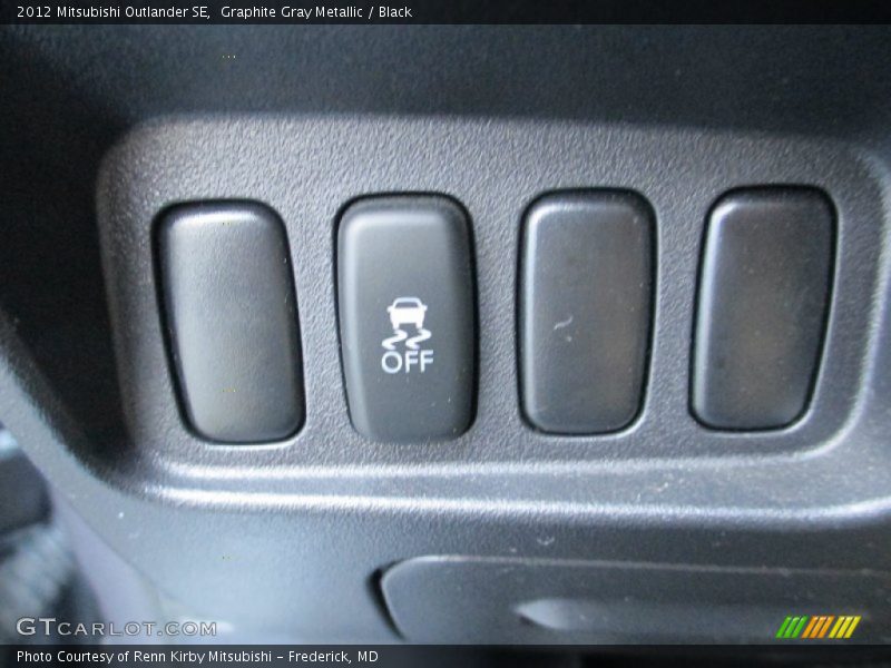 Graphite Gray Metallic / Black 2012 Mitsubishi Outlander SE