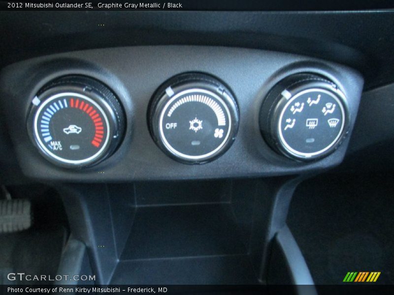 Graphite Gray Metallic / Black 2012 Mitsubishi Outlander SE