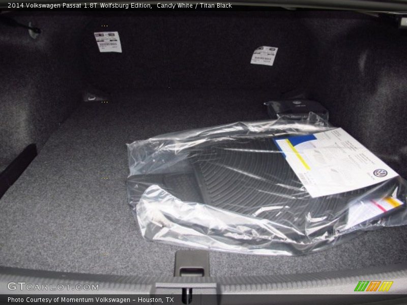 Candy White / Titan Black 2014 Volkswagen Passat 1.8T Wolfsburg Edition