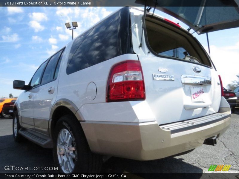 Oxford White / Camel 2013 Ford Expedition XLT