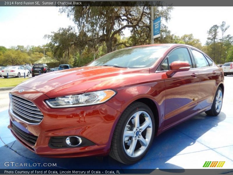 Front 3/4 View of 2014 Fusion SE