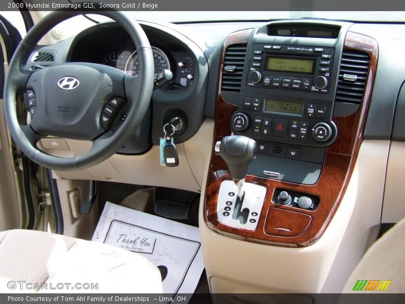 Sonora Gold / Beige 2008 Hyundai Entourage GLS