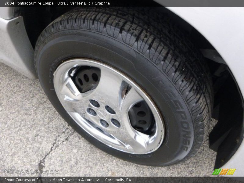 Ultra Silver Metallic / Graphite 2004 Pontiac Sunfire Coupe