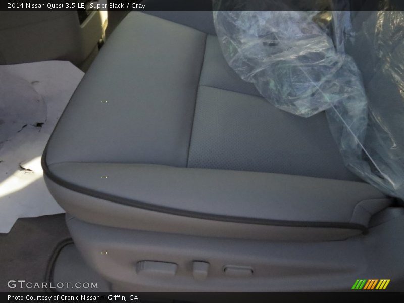Front Seat of 2014 Quest 3.5 LE