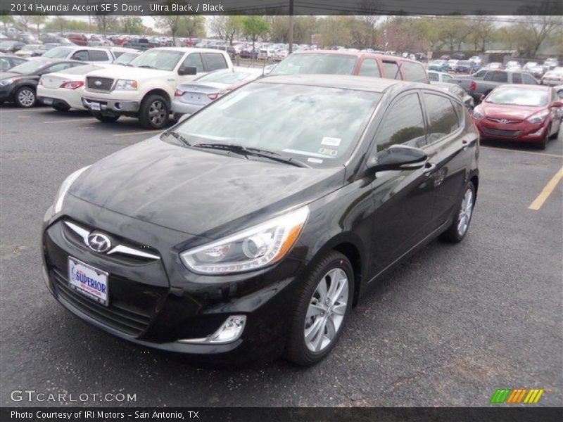 Ultra Black / Black 2014 Hyundai Accent SE 5 Door