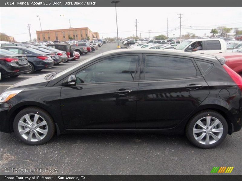 Ultra Black / Black 2014 Hyundai Accent SE 5 Door