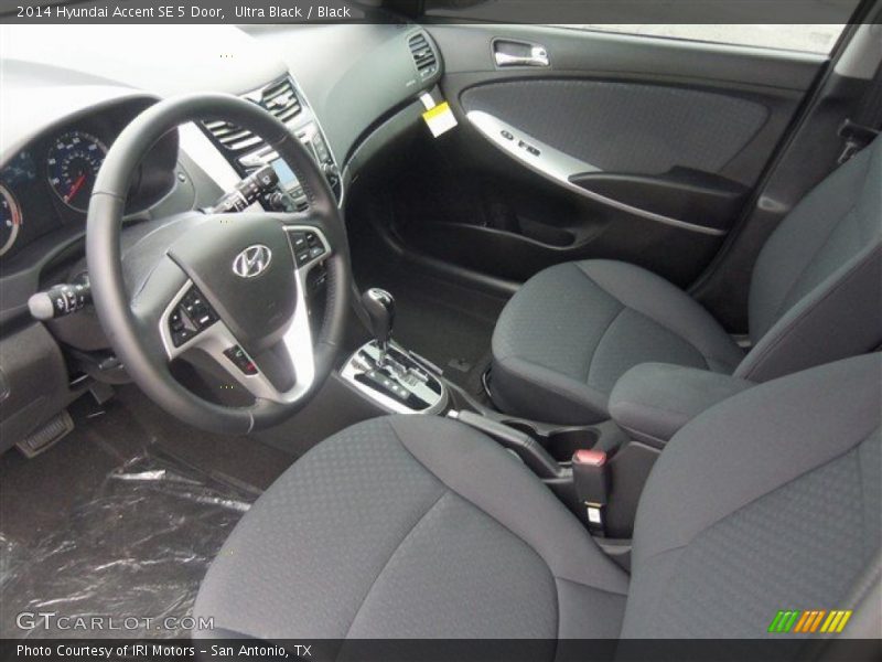 Ultra Black / Black 2014 Hyundai Accent SE 5 Door