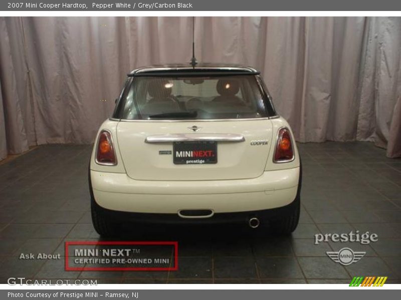 Pepper White / Grey/Carbon Black 2007 Mini Cooper Hardtop
