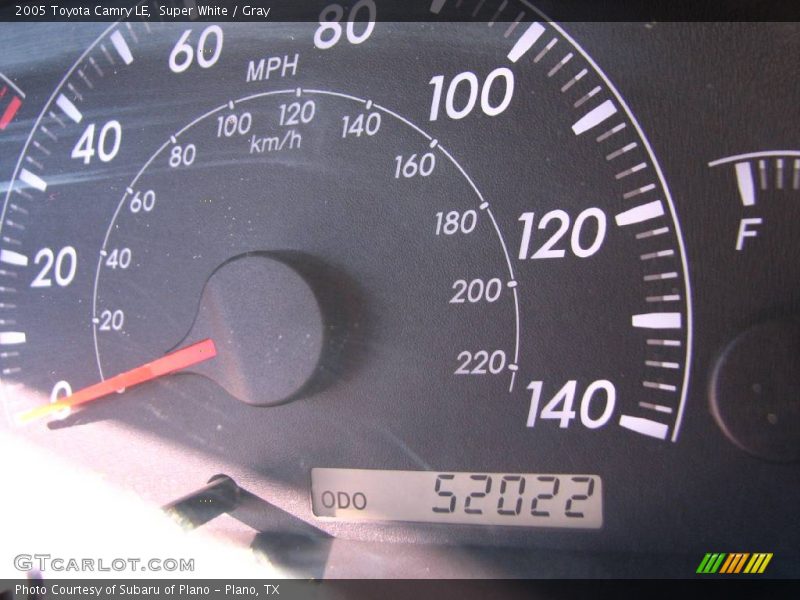 Super White / Gray 2005 Toyota Camry LE