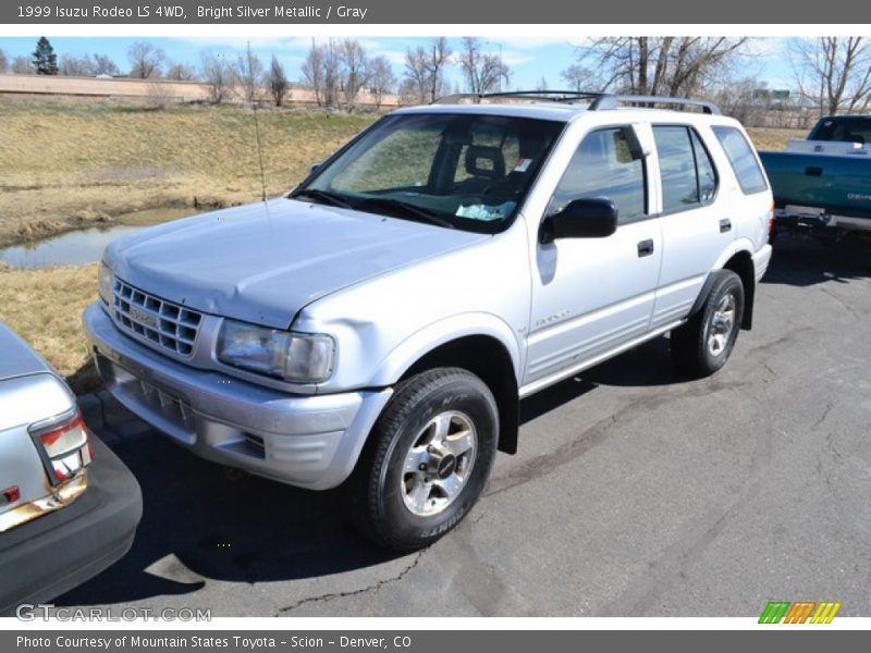 Bright Silver Metallic / Gray 1999 Isuzu Rodeo LS 4WD