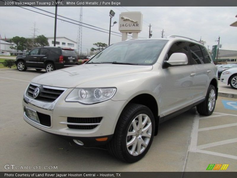 Front 3/4 View of 2008 Touareg 2 VR6