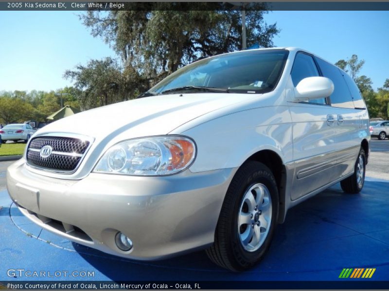 Clear White / Beige 2005 Kia Sedona EX