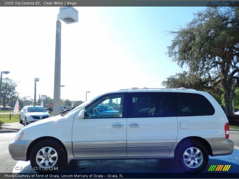 Clear White / Beige 2005 Kia Sedona EX