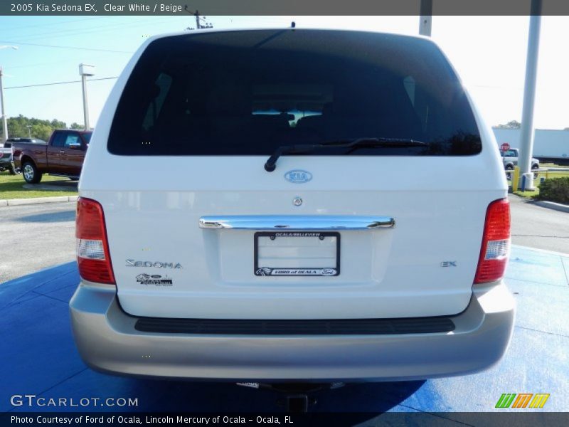 Clear White / Beige 2005 Kia Sedona EX