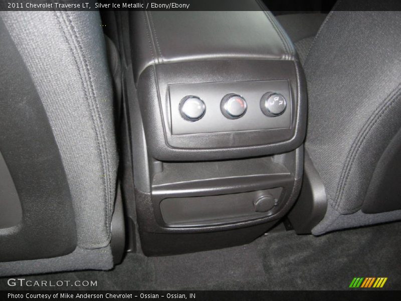 Silver Ice Metallic / Ebony/Ebony 2011 Chevrolet Traverse LT