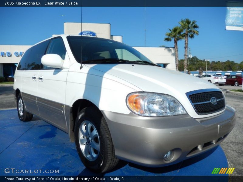 Clear White / Beige 2005 Kia Sedona EX