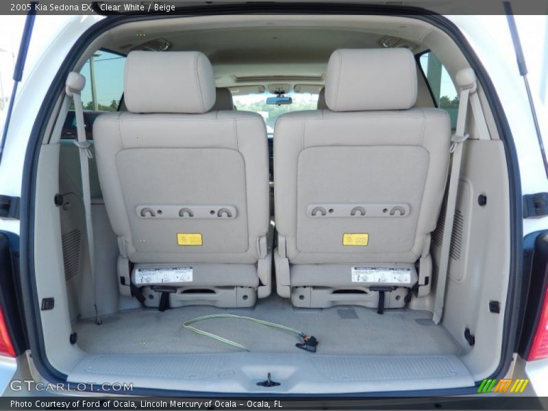 Clear White / Beige 2005 Kia Sedona EX