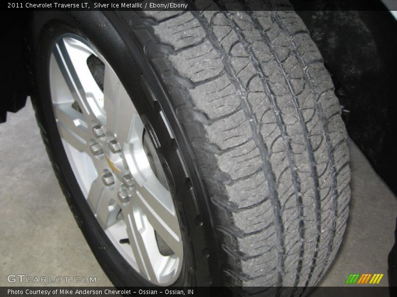 Silver Ice Metallic / Ebony/Ebony 2011 Chevrolet Traverse LT