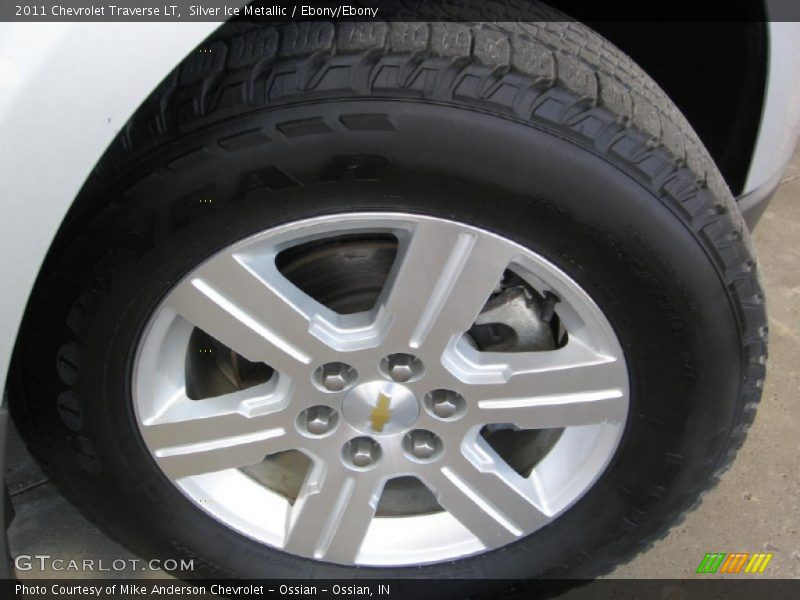 Silver Ice Metallic / Ebony/Ebony 2011 Chevrolet Traverse LT
