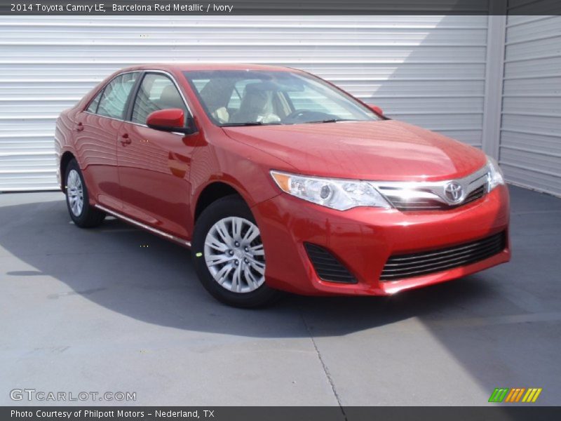 Front 3/4 View of 2014 Camry LE