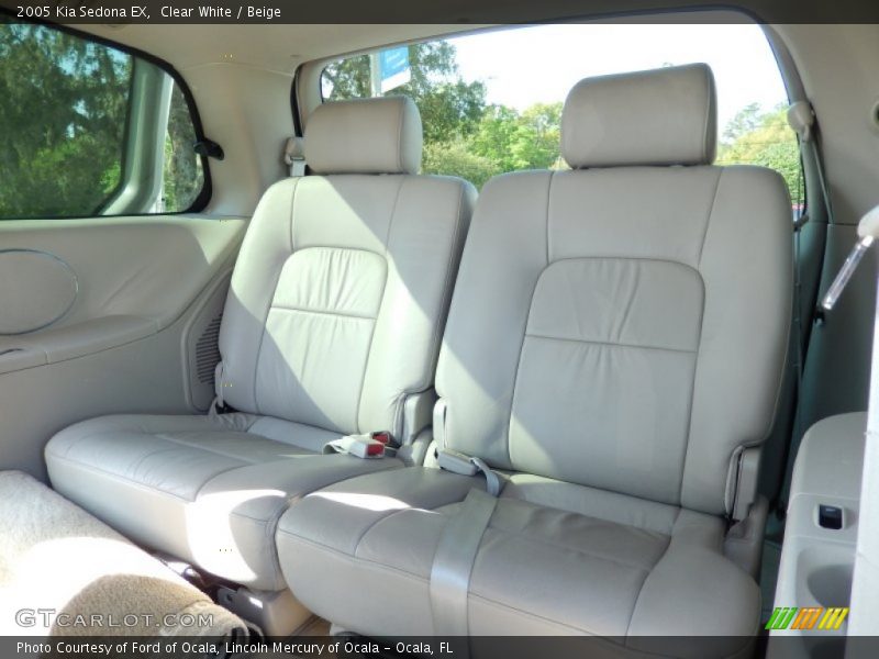 Clear White / Beige 2005 Kia Sedona EX