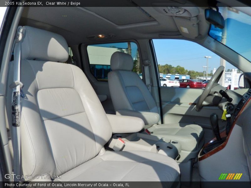 Clear White / Beige 2005 Kia Sedona EX