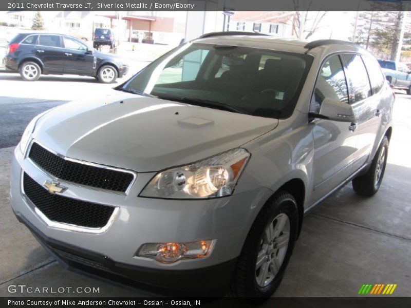 Silver Ice Metallic / Ebony/Ebony 2011 Chevrolet Traverse LT