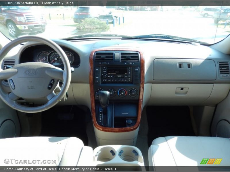 Clear White / Beige 2005 Kia Sedona EX