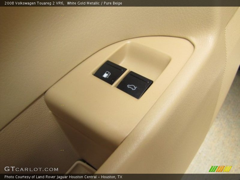 White Gold Metallic / Pure Beige 2008 Volkswagen Touareg 2 VR6