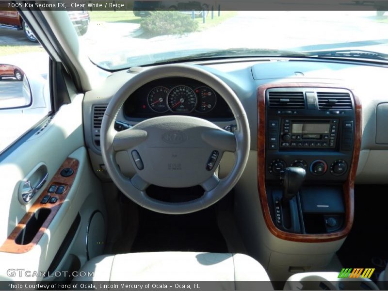 Clear White / Beige 2005 Kia Sedona EX