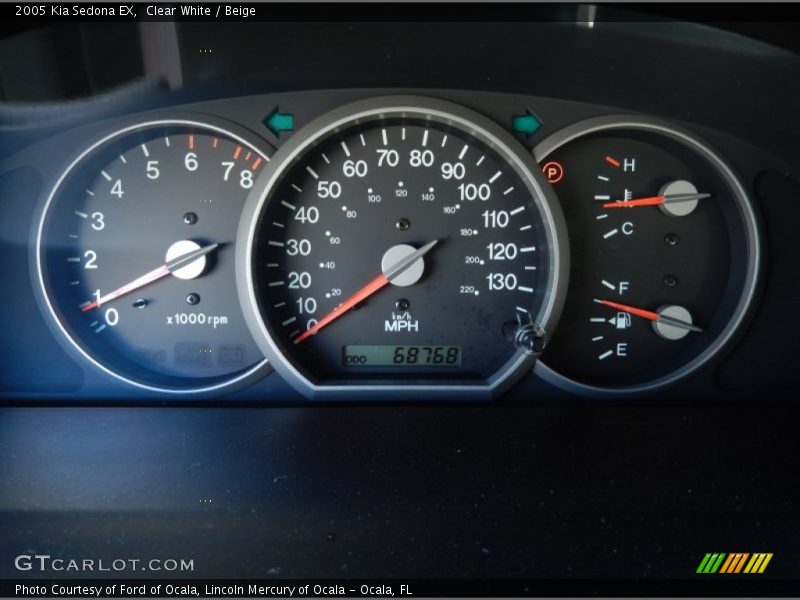 Clear White / Beige 2005 Kia Sedona EX