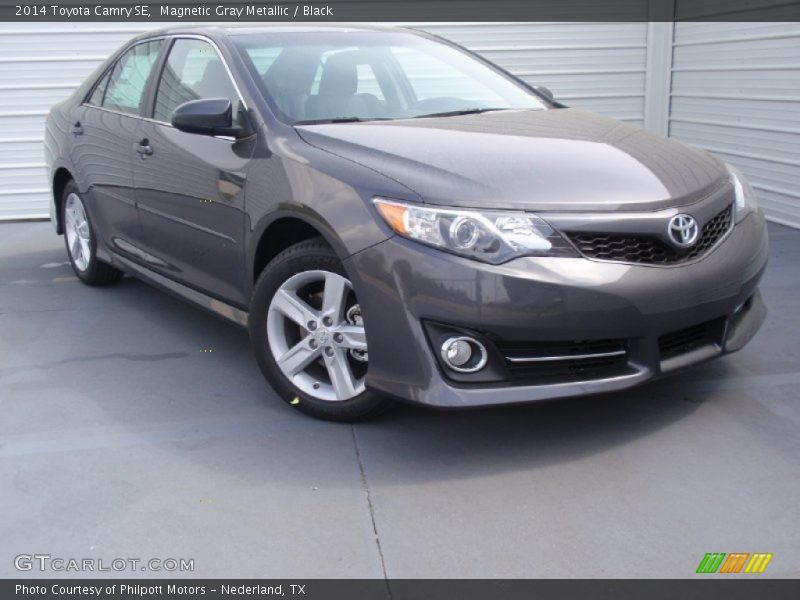 Magnetic Gray Metallic / Black 2014 Toyota Camry SE