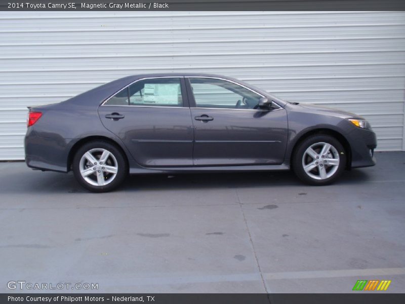 Magnetic Gray Metallic / Black 2014 Toyota Camry SE