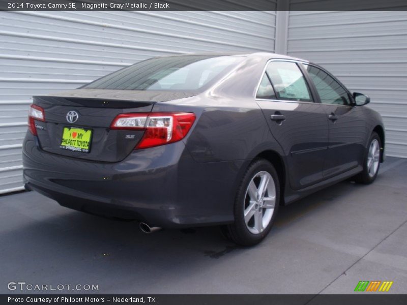 Magnetic Gray Metallic / Black 2014 Toyota Camry SE
