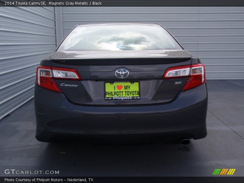 Magnetic Gray Metallic / Black 2014 Toyota Camry SE