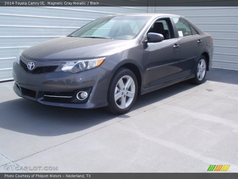 Magnetic Gray Metallic / Black 2014 Toyota Camry SE