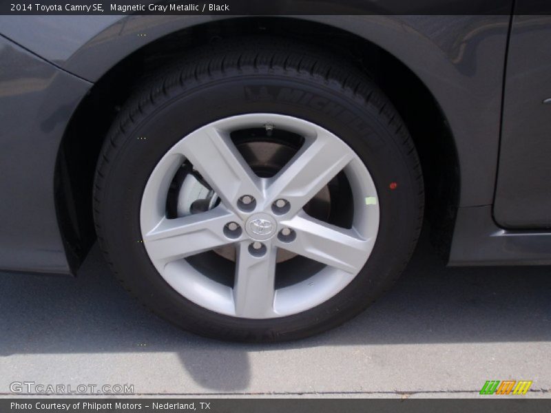 Magnetic Gray Metallic / Black 2014 Toyota Camry SE