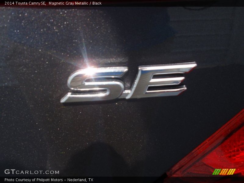 Magnetic Gray Metallic / Black 2014 Toyota Camry SE