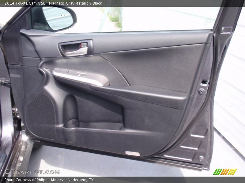 Magnetic Gray Metallic / Black 2014 Toyota Camry SE