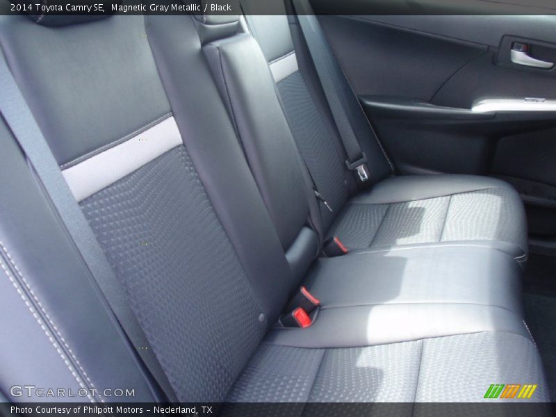 Magnetic Gray Metallic / Black 2014 Toyota Camry SE