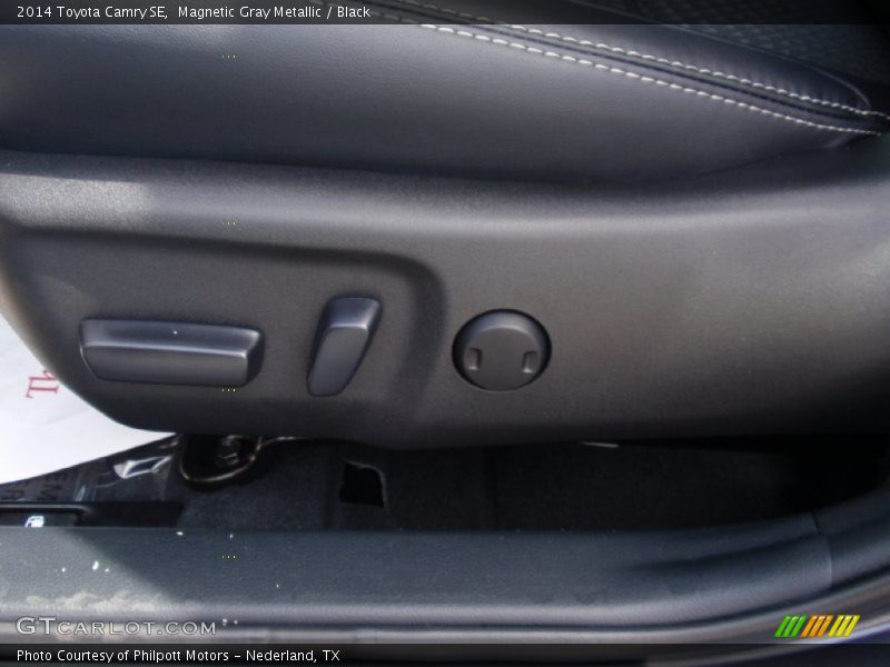 Magnetic Gray Metallic / Black 2014 Toyota Camry SE