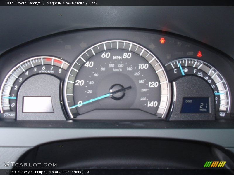 Magnetic Gray Metallic / Black 2014 Toyota Camry SE