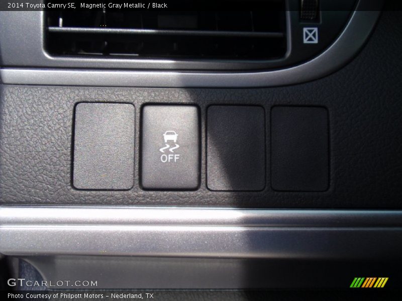 Magnetic Gray Metallic / Black 2014 Toyota Camry SE